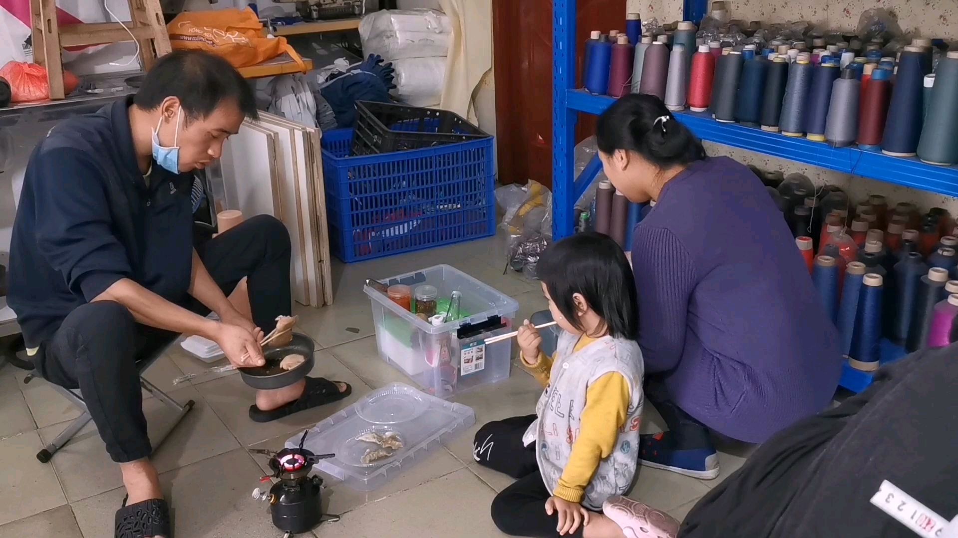 实拍小汽油炉煮饺子,适合一两个人自驾游户外应急使用