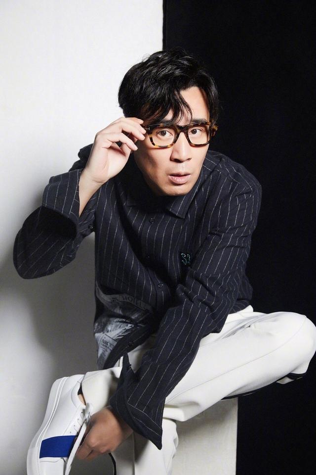 细数于和伟这些年的眼镜造型,演绎眼镜造型的n种风格