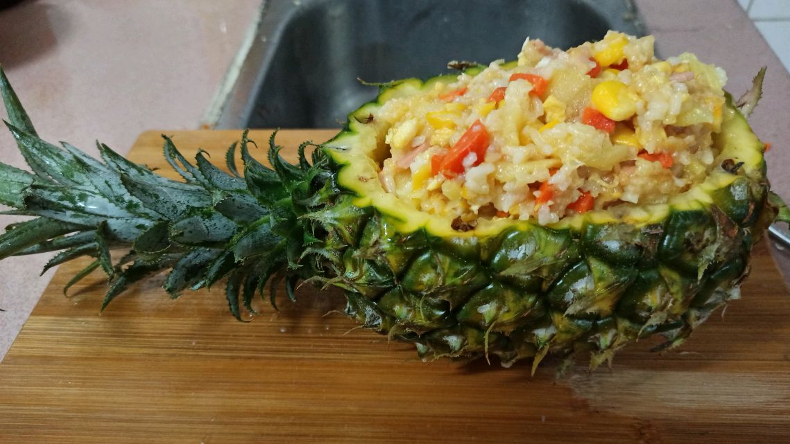 菠萝饭有吃过吗?打工仔在出租屋教大家这样做,实在太好吃了