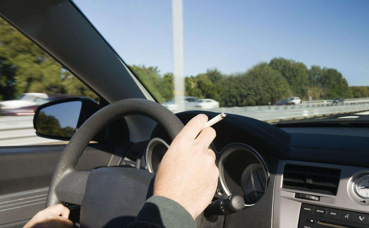 为啥在车内抽烟外国人要关着窗,但国人却要开着窗?看完涨知识了