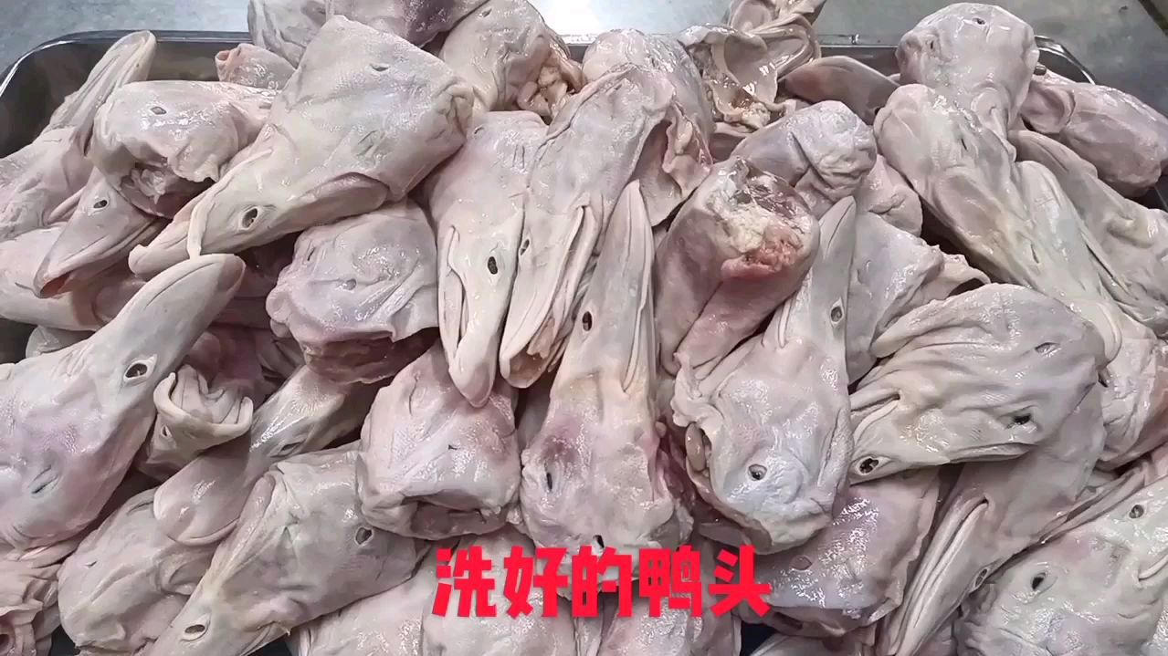 大厨教你酱鸭头的做法,酒店家庭都可以做,建议收藏