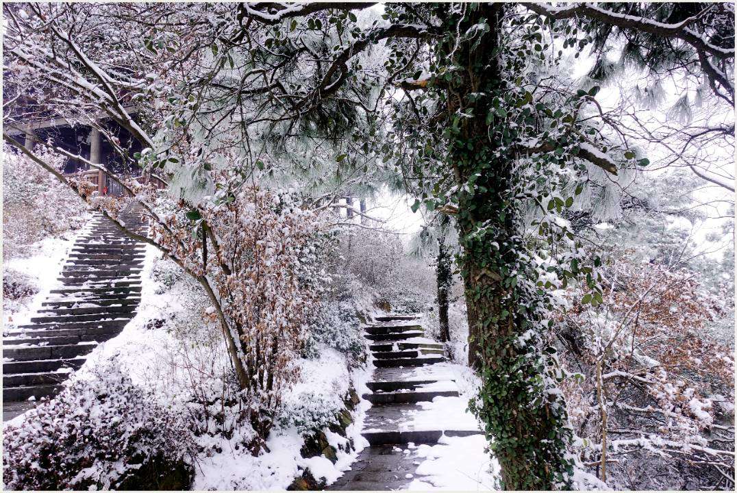 宣城敬亭山五峰雪景