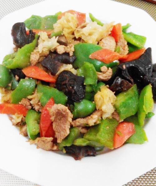 木耳银耳配上五花肉,炒出香喷喷的双耳炒肉,营养又下饭