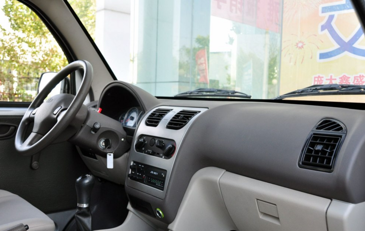 农民的好帮手佳宝v522011款舒适型lj465qe1,豪华的内饰.