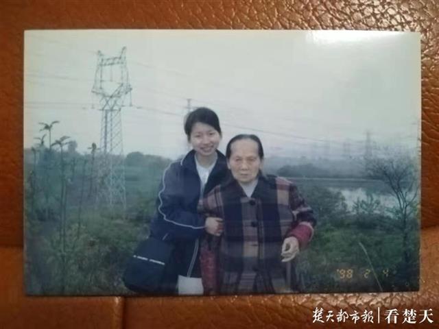幼时被弃六渡桥,孤寡"外婆"养大她,43岁阳逻女子欲寻亲生父母