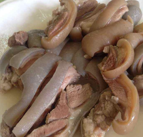 白汁东山羊 .这种菜也是海南的一道特色菜了.