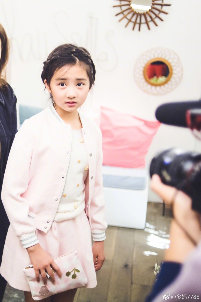 黄磊女儿多多近照公开,美成小仙女,比爹妈颜值还高!