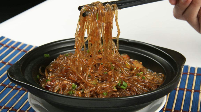 做肉末粉条不要直接炒,多加这"2"步,粉条好吃不粘锅,超下饭