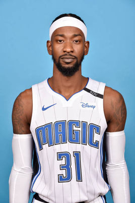 魔术队的泰伦斯罗斯以及迈阿密热火队的艾灵顿都是湖人追逐的目标