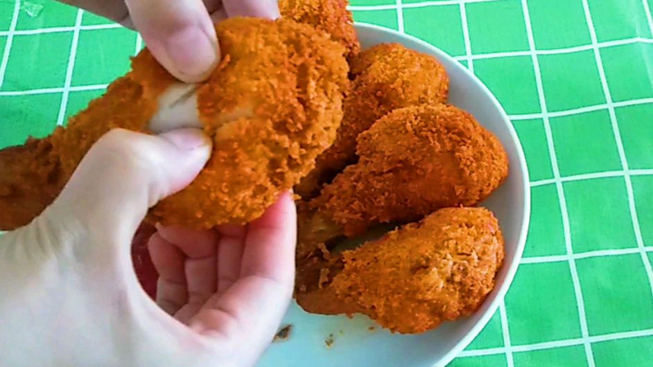 面包糠炸鸡腿,外酥里嫩。超实用配方拿去