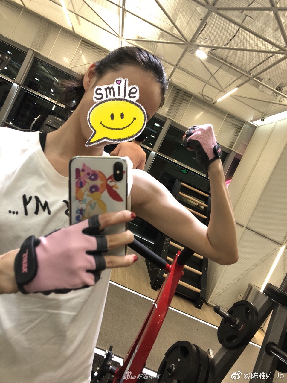 王思聪女友艺人陈雅婷经常在自己的微博上晒健身照,并告诫自己"懒 是