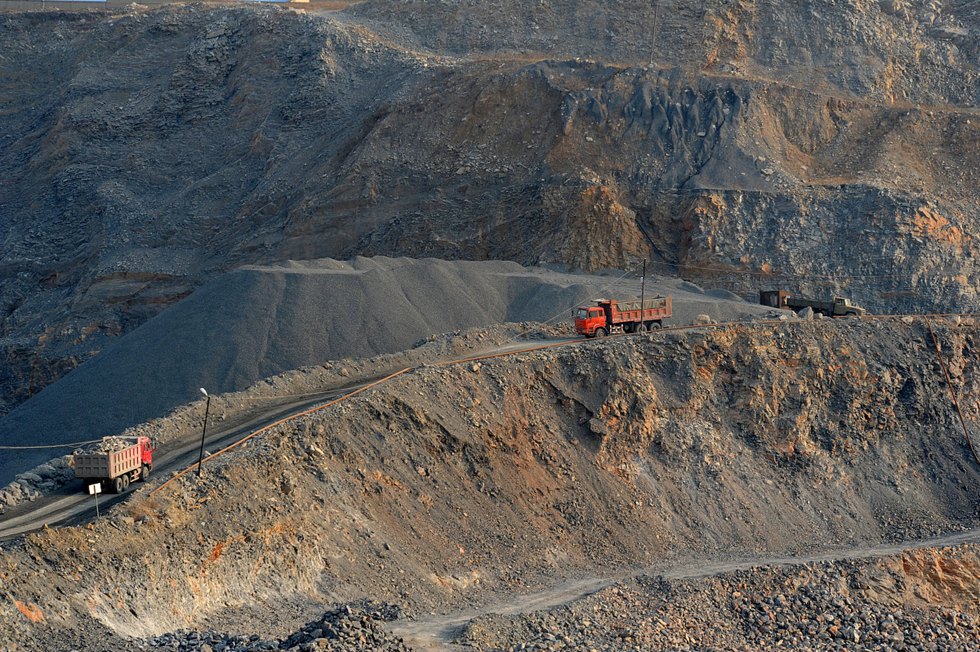 河北承德鹰手营子矿区拥有丰富的矿产资源,如煤炭,铁矿,铜矿等,为当地