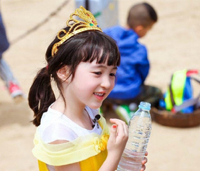 夏克立女儿10岁了,小公主化身青春美少女,遗传了爸爸的好基因