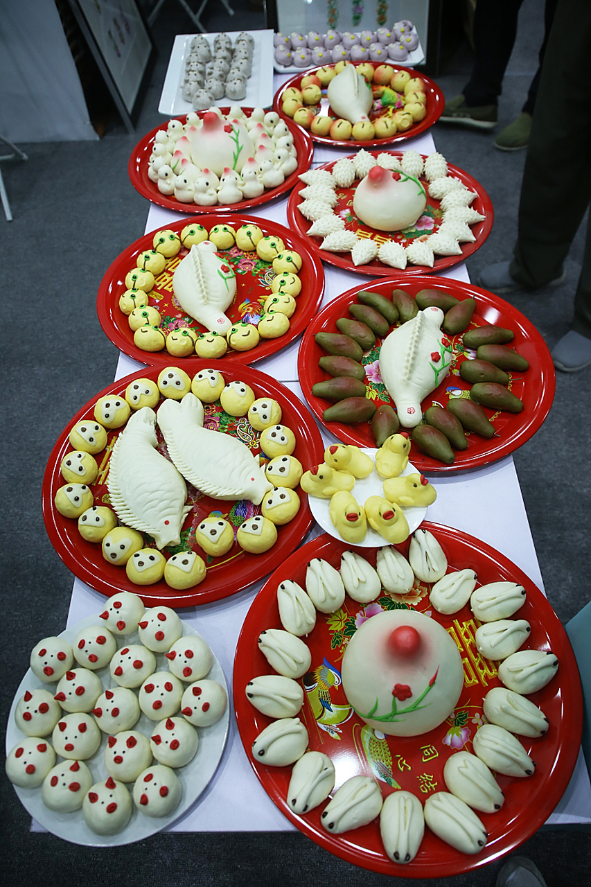 探店打卡# 桂花墩饽饽 1 米酒中加160克水,用面粉和成稠糊,室温发酵