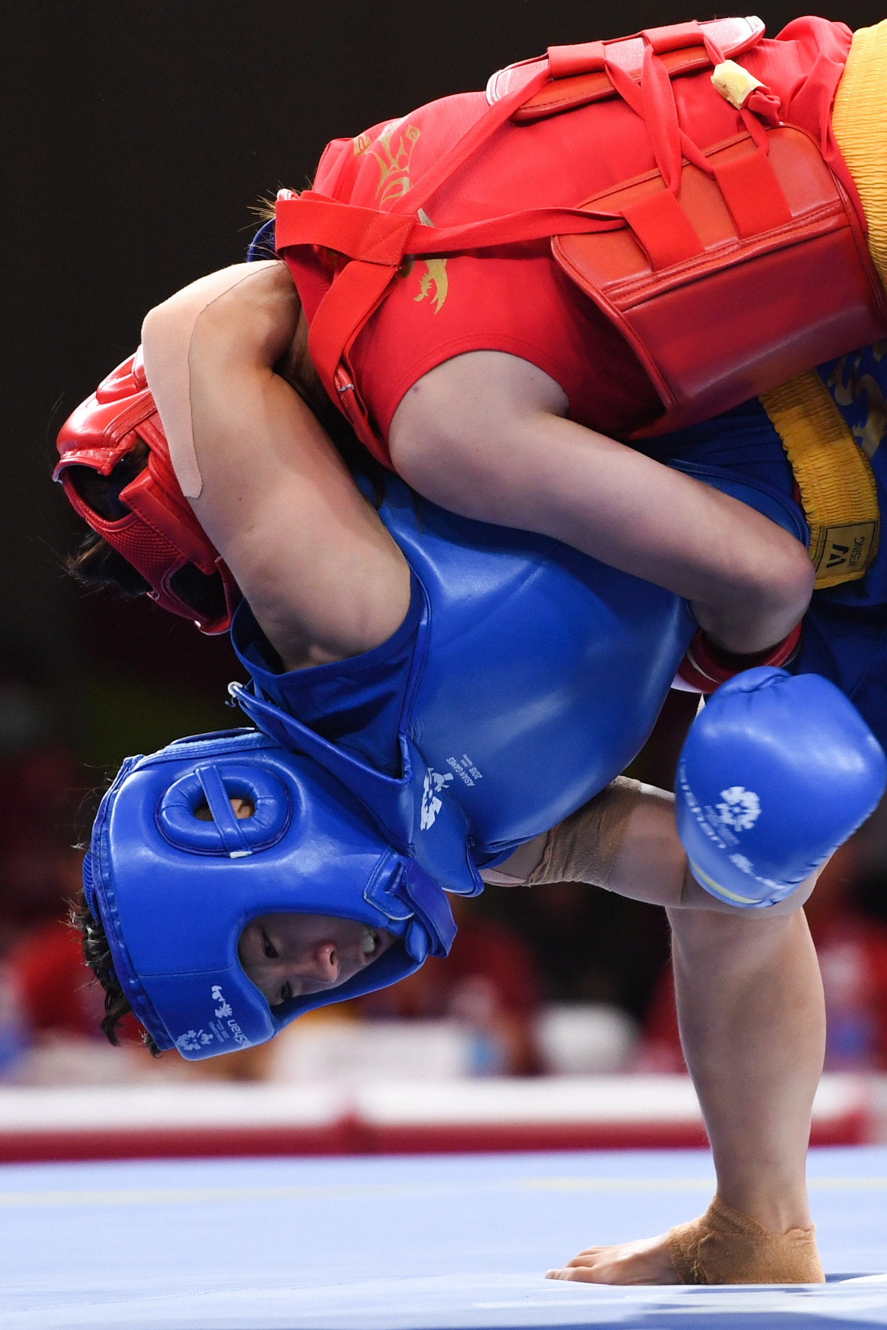 武术——女子散打52公斤级半决赛赛况(1)