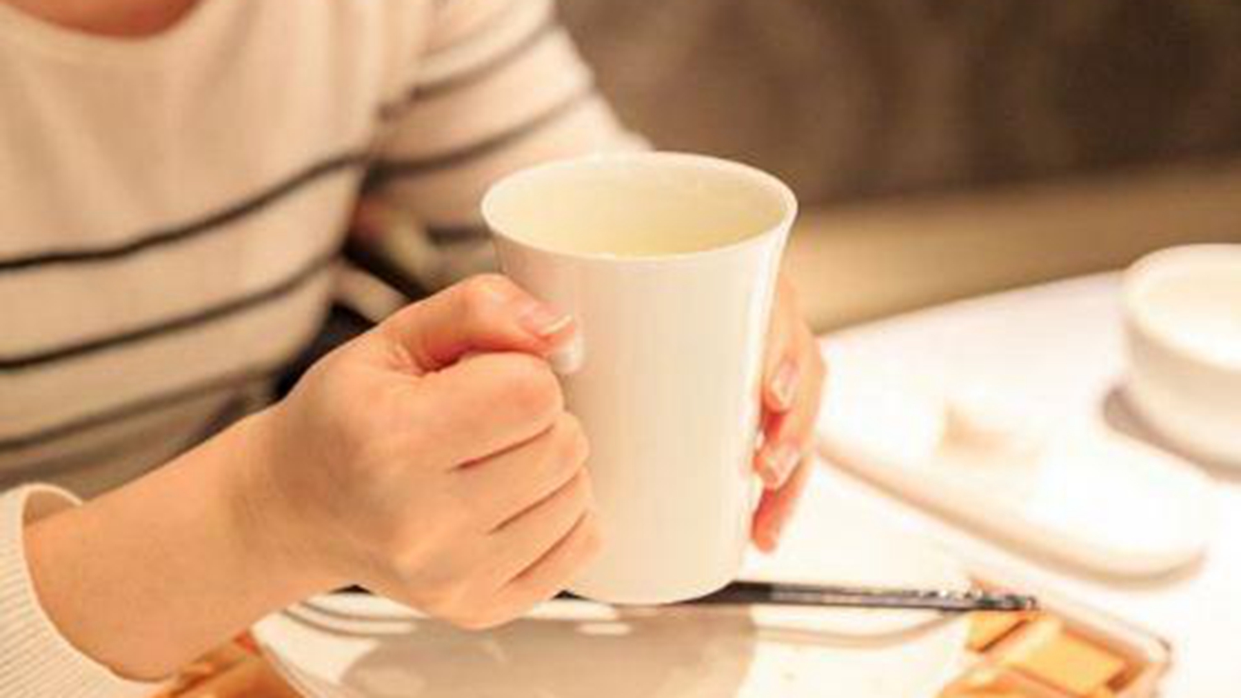 每天这个时间段喝水,有助于体重"下滑",心脑更健康