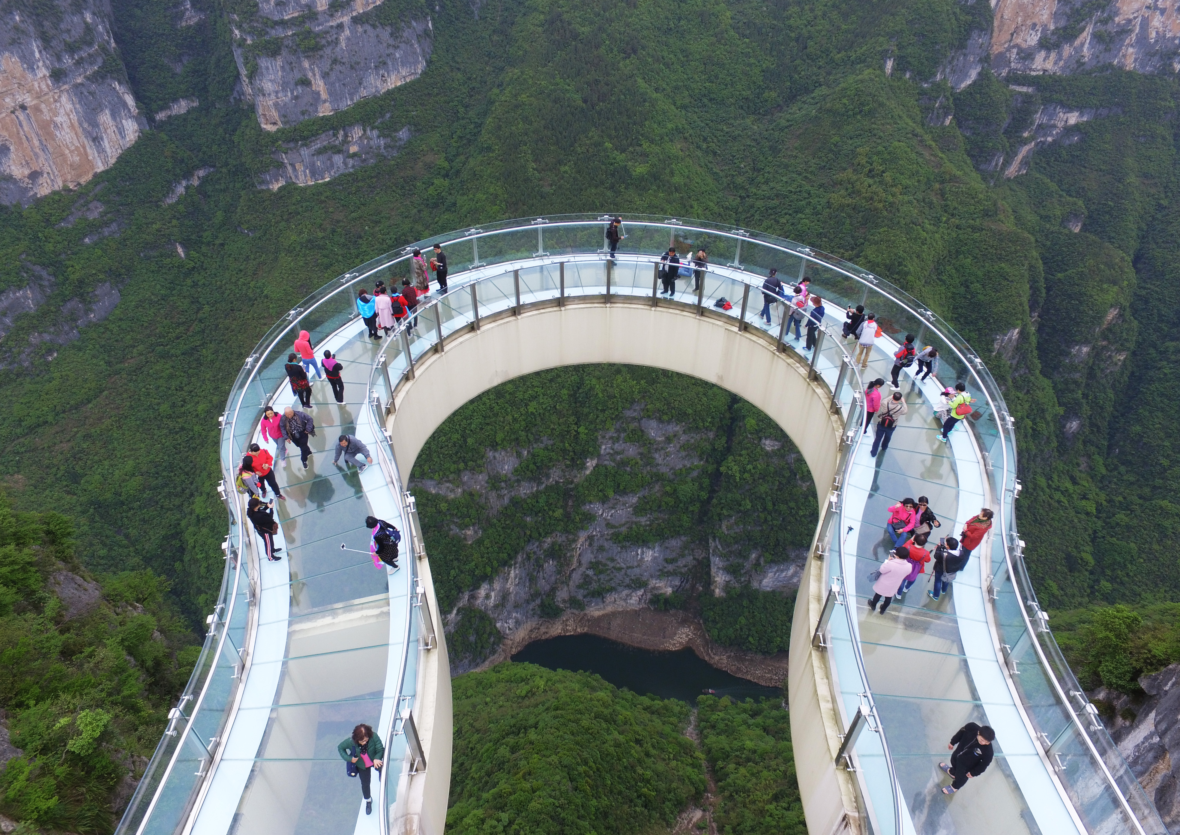 重庆云阳:空中俯瞰绝壁廊桥(3)