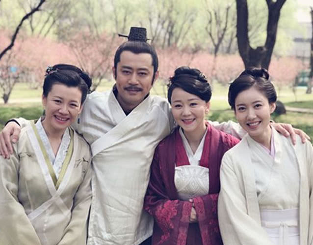 《知否》"宝藏大叔"盛紘,把头像改成红狼(紘郎),今学
