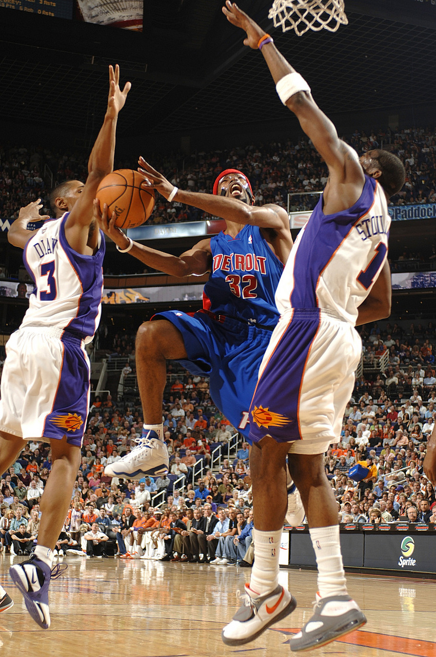 道格科林斯是这么说的:"当活塞队进攻得到100分以上,同时又能把对手