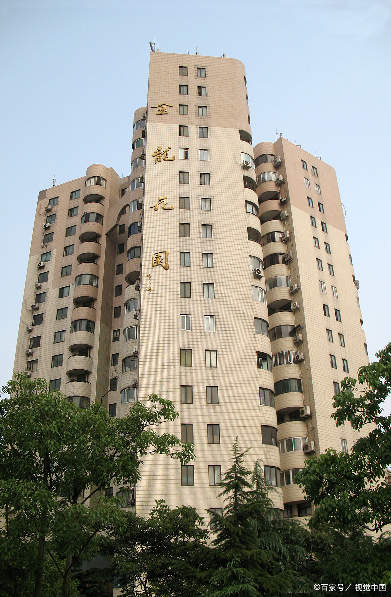 他的第一件事就是打算先去看房,他觉得这个时候