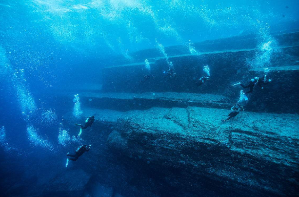 水下金字塔----与那国岛位于日本琉球群岛南端,其附近海域有一处水下