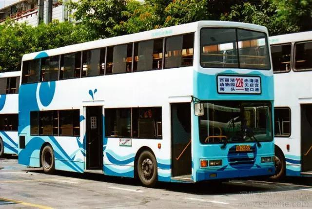 还记得深圳第一批公交车的样子吗!那些年老深圳人追过