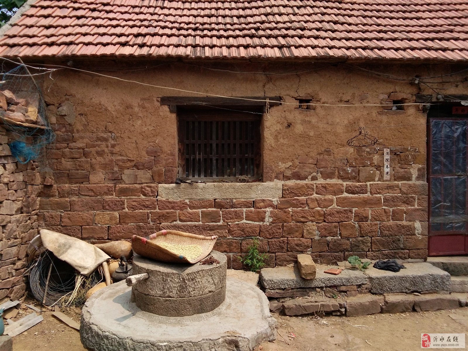 为啥农村的老人有水泥房不住,非要住土坯屋?老年人是这样说的