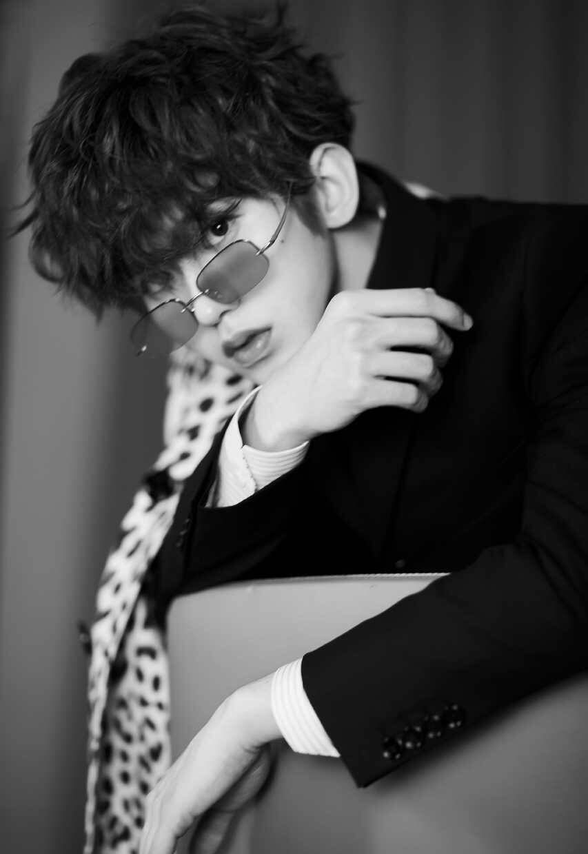 中韩男星卷发look:蔡徐坤是小狼狗男友,朱一龙也太温柔了吧