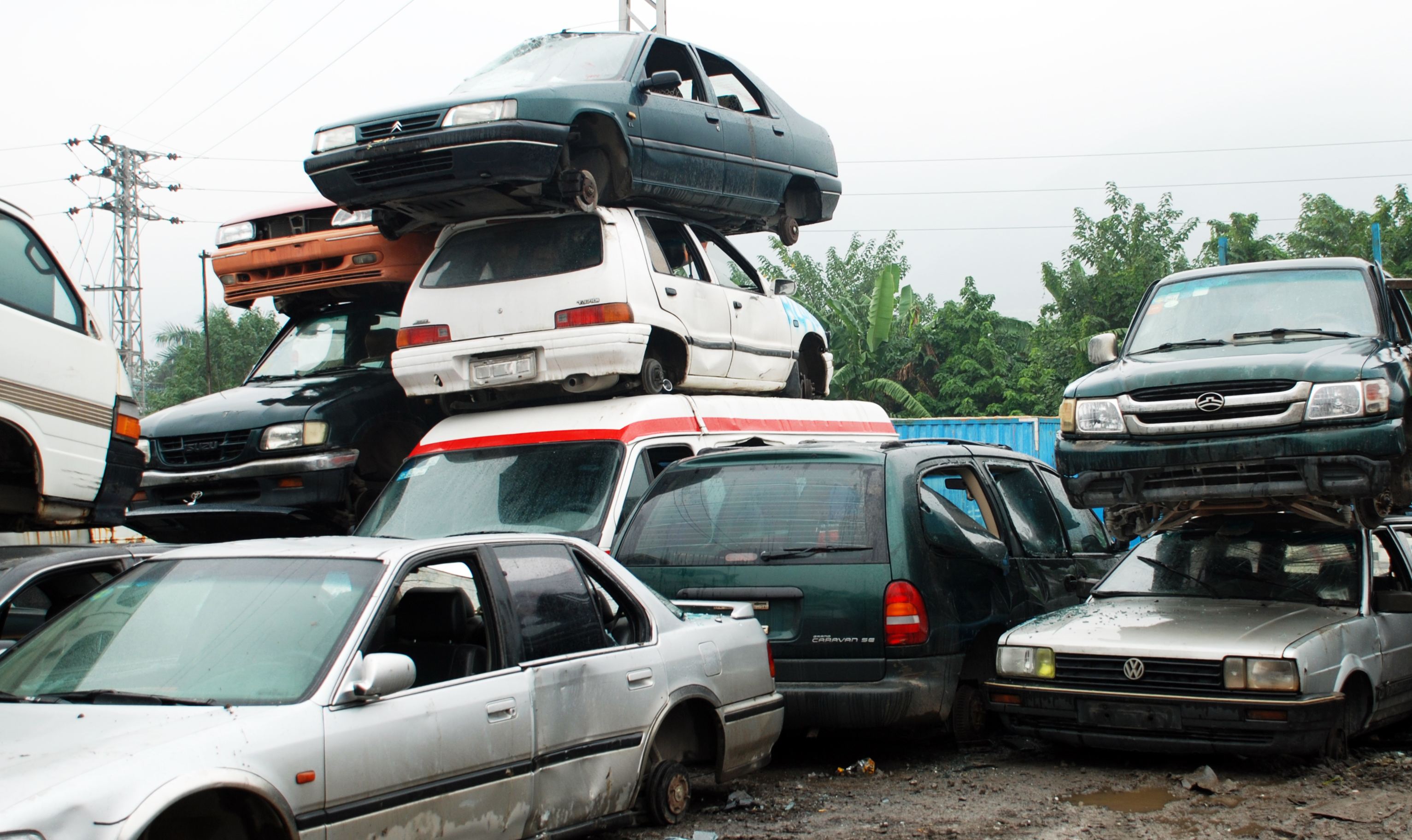 路边频现"僵尸车",宁愿扔掉也不去车管所报废,车主:我又不傻
