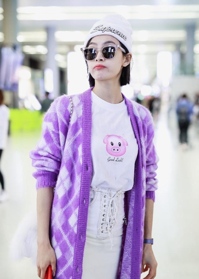 明星2019街拍照,宋茜穿2万多大衣与猪同框,腰不酸腿不疼