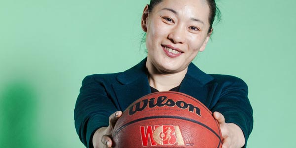 cba联盟首位女子教练,和巩晓彬恋爱九年,现在五十岁至今单身!