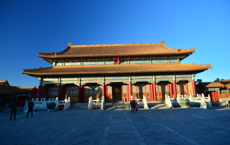慈宁宫,位于北京故宫内廷外西路隆宗门西侧,始建于明嘉靖十五年