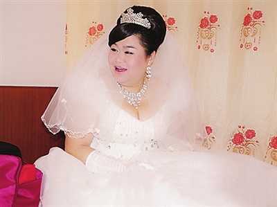 昔日奥运冠军为荣誉赛后吐血,后因举重内脏受损,结婚6年无子