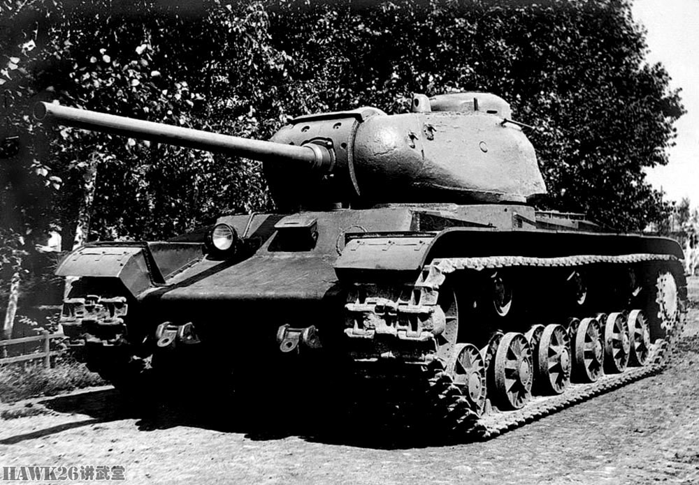 kv-85重型坦克:赢得苏德两国军人的喜爱 kv is系列重要转折点