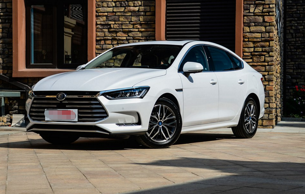 比亚迪秦dm操作杆设计的很好,小编觉得设计的很精致,做工细腻,也挺