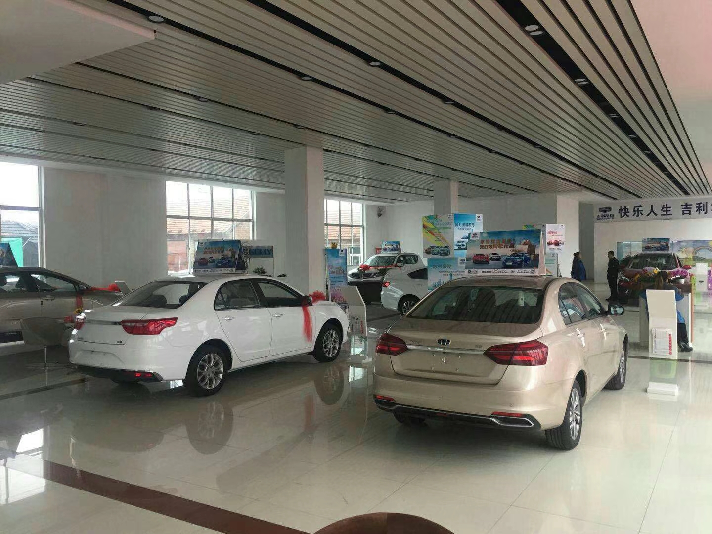 汽贸店和4s店谁更靠谱?内行人说出实情,后悔知道晚了