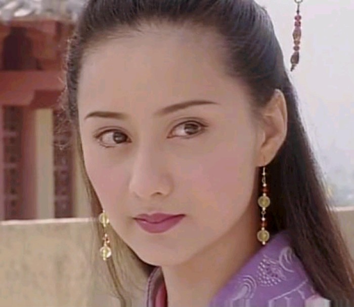 不老女神陈德容和丈夫的合影,夫妻俩颜值高,为过二人世界不生娃