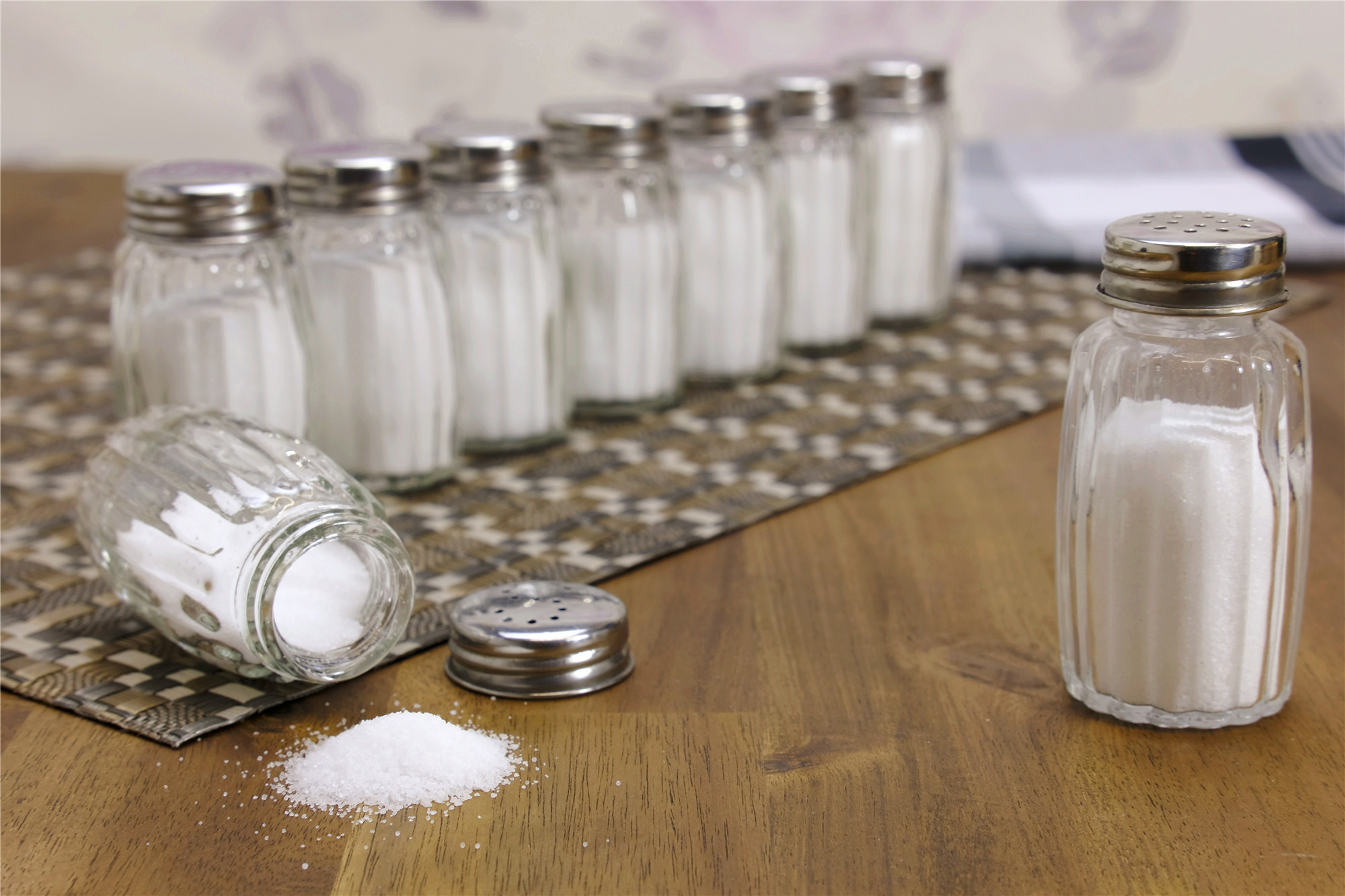 做菜什么时候放盐最好?这几个时机很关键,用对了厨艺大增