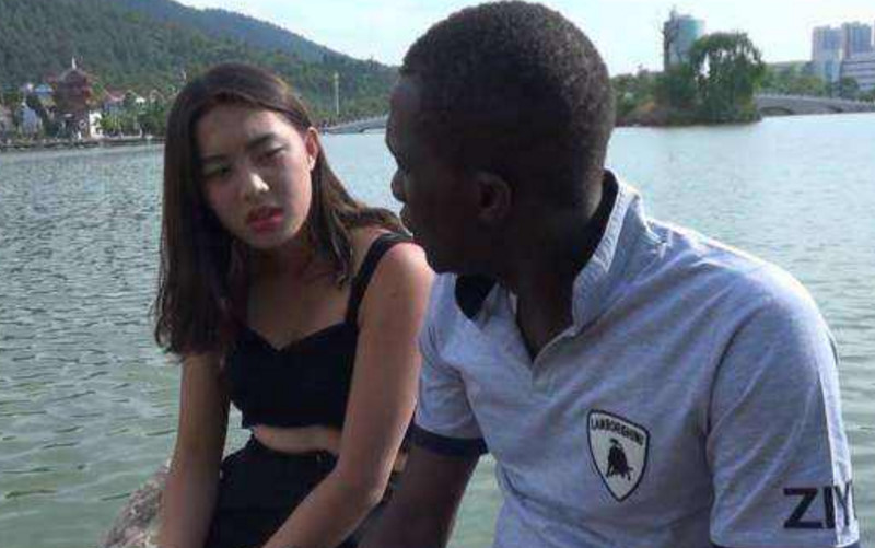 嫁到非洲的中国姑娘回国,忍不住哭诉:真是让人受不了!