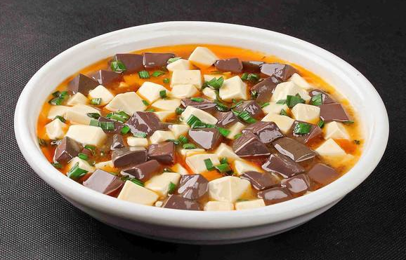 美食:鸭血豆腐,能增强人体的抗凝血能力,提高血小板活性!