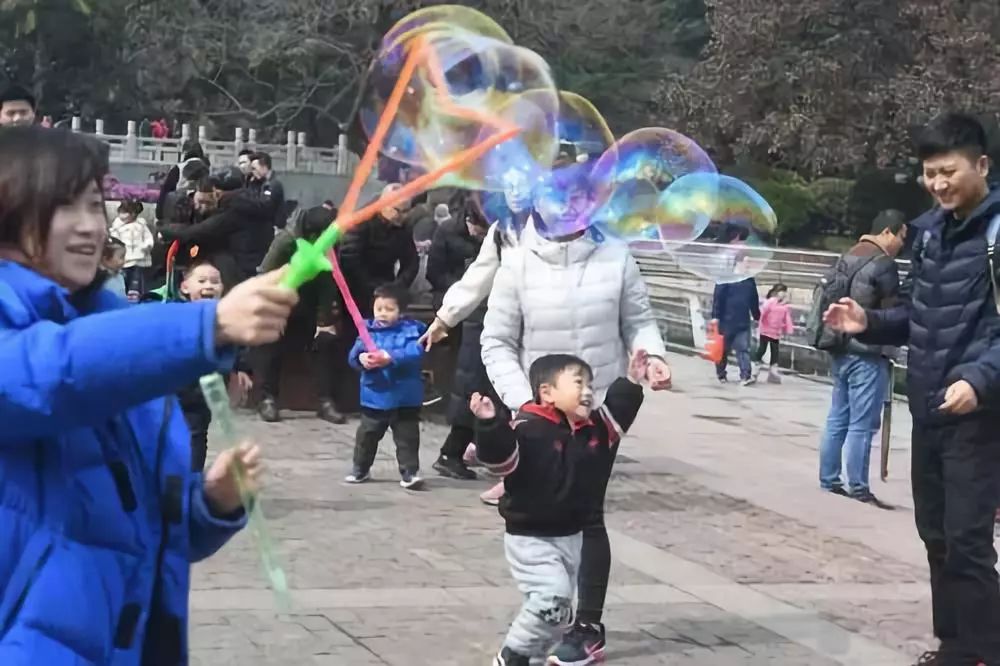 今天,全武漢人都出動了,只為曬太陽,下週開始降溫加降雨!