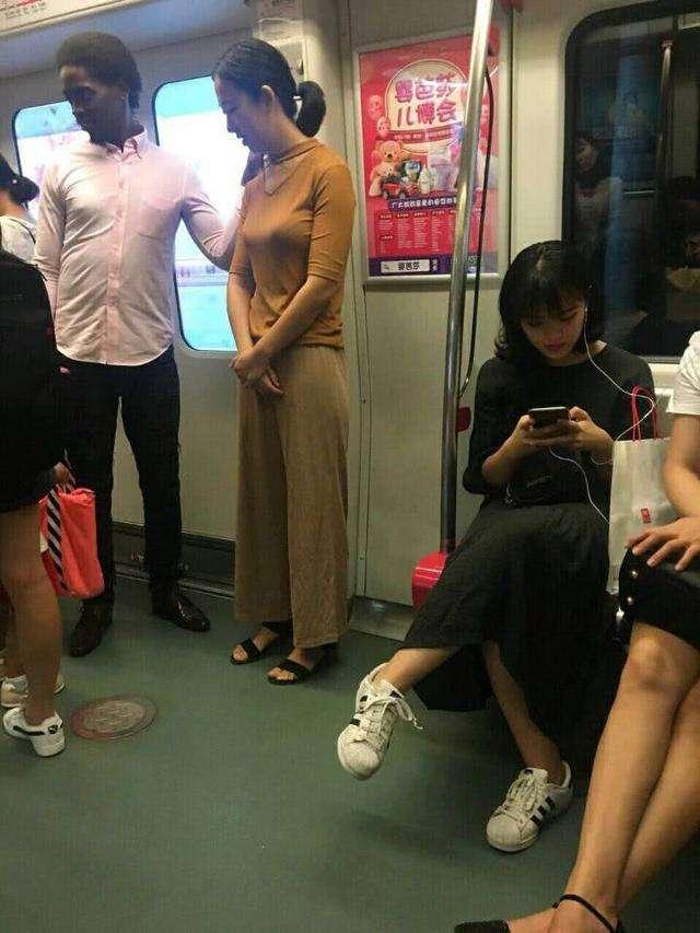 搞笑:地铁上挤的乐趣(第五季)