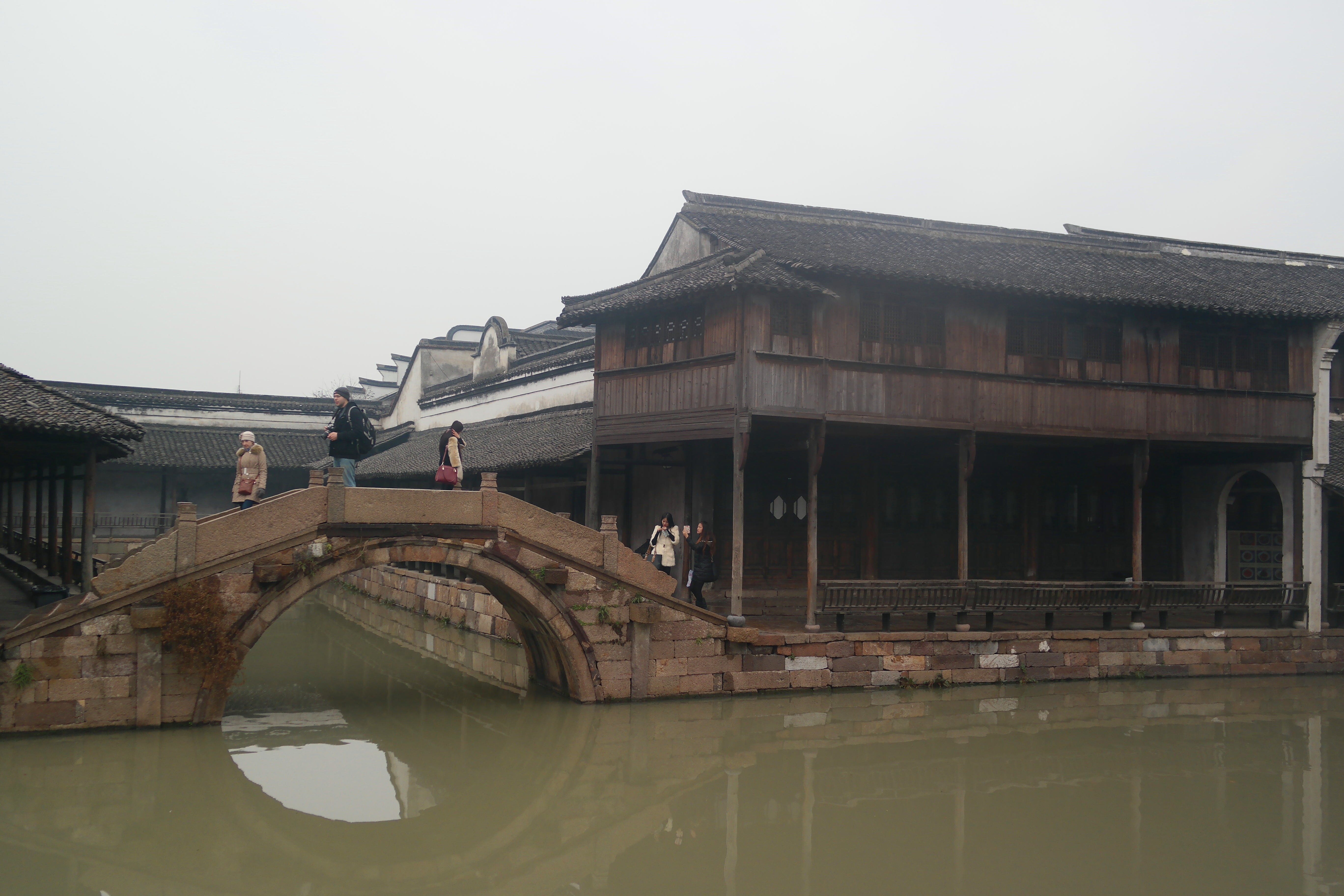 电影《似水年华》的外景拍摄地—乌镇,历经了上千年的沧桑