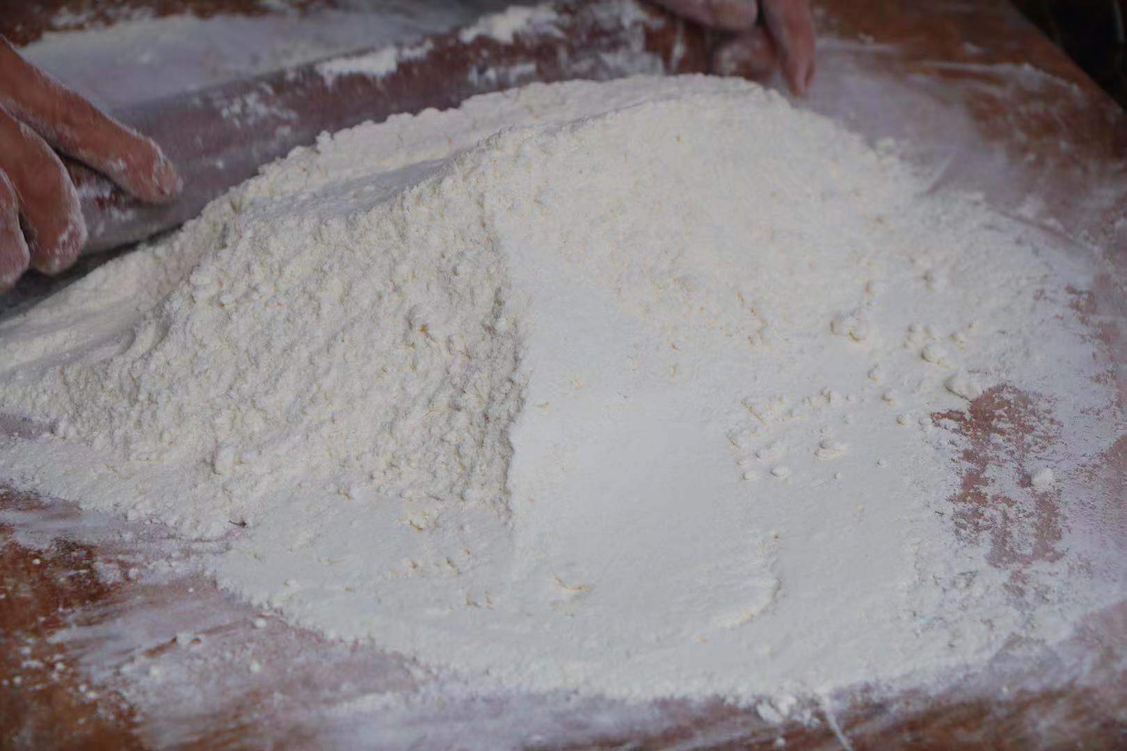 土豆加1盆面粉,不炖不煮不油炸,这种特色做法,连吃3天都不腻!