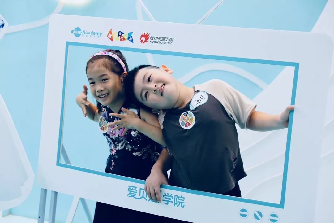 哈哈少儿频道《欢乐蹦蹦跳》主持人楚楚姐姐在爱贝迪学院和你一起玩转