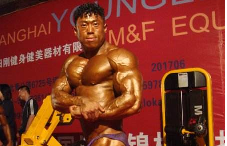 王沙:健美界的悲剧人物,昔日八块腹肌若隐若现,只剩下大大肚腩