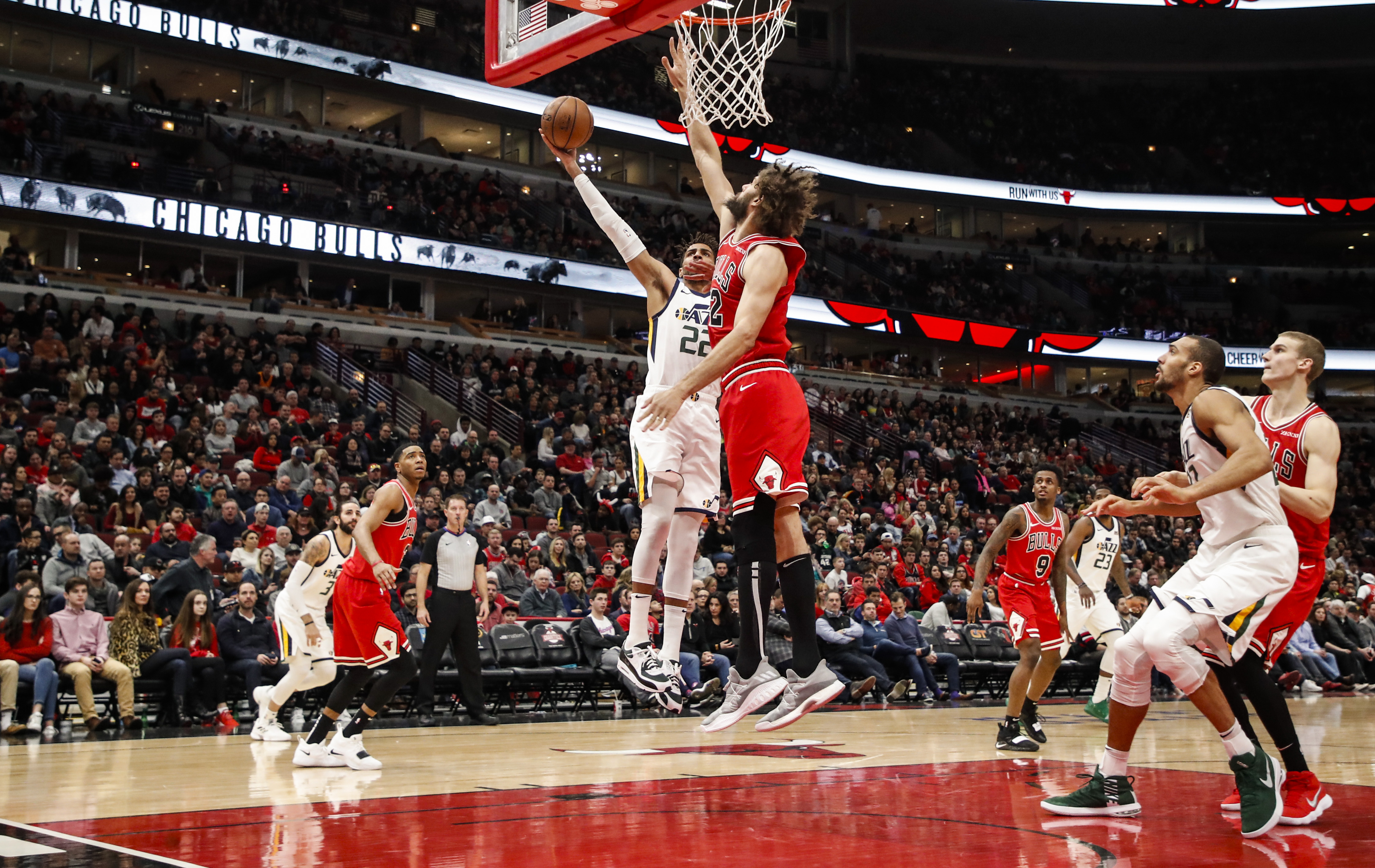 篮球丨nba常规赛:爵士胜公牛