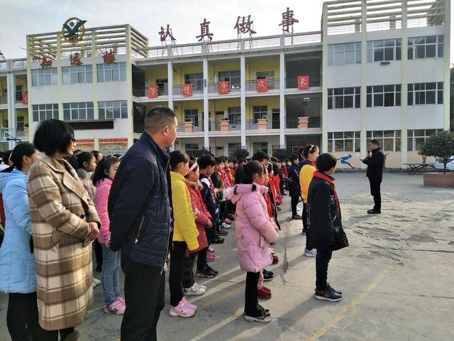 镇巴县碾子镇中心小学 五步工作法使春季传染病永无抬头之日