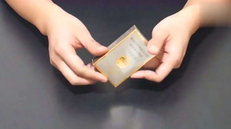 递烟的规矩：递烟接烟有讲究，学会这样递烟有面子,生活,生活小技巧,好看视频