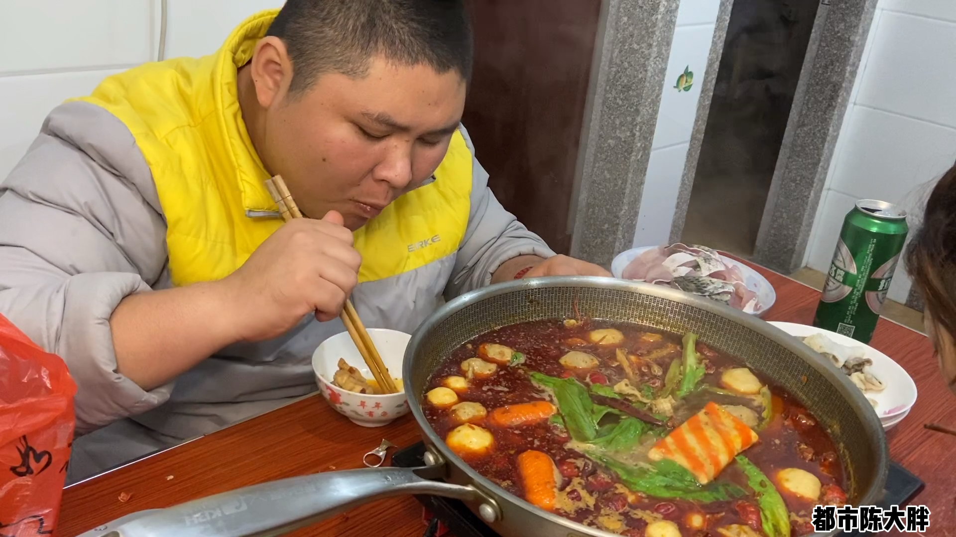 麻辣小龙虾没吃成,大胖临时改龙虾尾火锅